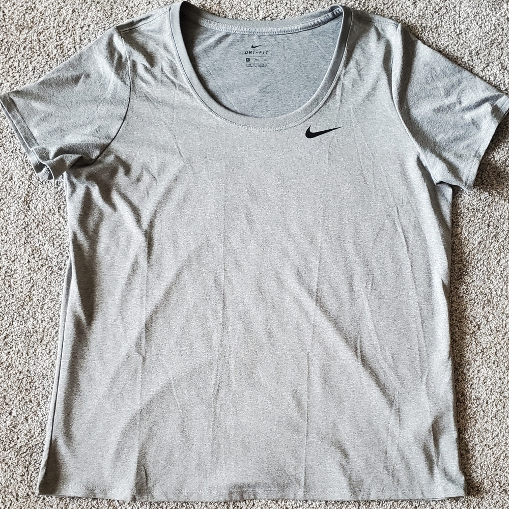 Nike Women's Dri Fit Tee Light Grey